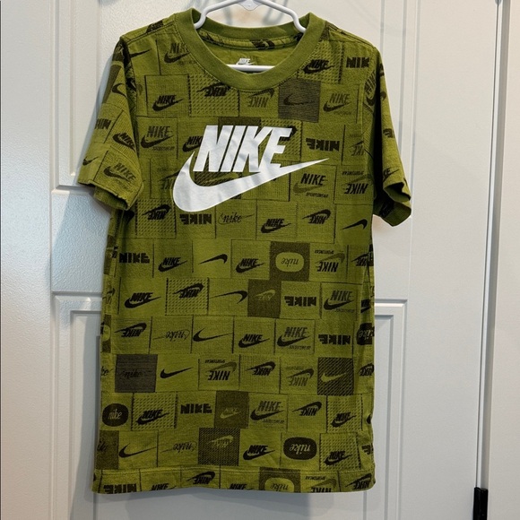 Nike Other - Nike Kids Olive Patterned Tee